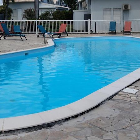Bungalow Avec Piscine Saint-Francois  Ngoại thất bức ảnh